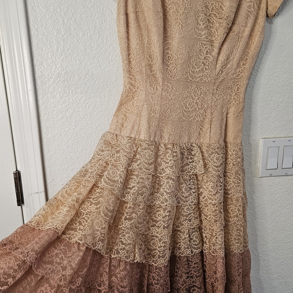 Vintage 1950s Lace Cocktail Dress – Tiered Ombre Party Dress – Size 7 - Picture 3 of 13